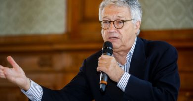 Diplomati austriak thotë se Kosova e ka me patjetër të krijojë një qeveri demokratike e të qëndrueshme