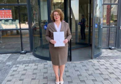 Rozetës nuk ia lë shenjë aktakuza për dallavere me rezervën, Kurti e rendit me numër 21