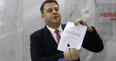Muja mundohet të justifikohet, akuza LDK: Kontratat njëburimore me Vuk Hamoviqin kanë qenë edhe kur u shpall Pavarësia e Kosovës