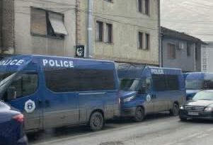 Këta janë 109 të ndaluarit për manipulim me vota në Prizren – aksioni “Manipulimi” trondit QKN-në Këta janë 109 të ndaluarit për manipulim me vota në Prizren – aksioni “Manipulimi” trondit QKN-në