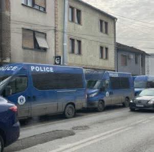 Këta janë 109 të ndaluarit për manipulim me vota në Prizren – aksioni “Manipulimi” trondit QKN-në Këta janë 109 të ndaluarit për manipulim me vota në Prizren – aksioni “Manipulimi” trondit QKN-në