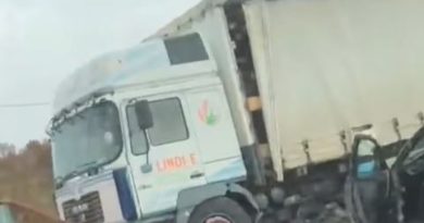 Aksident i rëndë mes kamionit dhe veturës, një person bëhet për spital