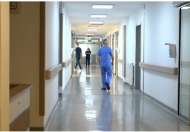 E trishtë: Ky është 50-vjeçari që vdiq në QKUK – trupi dërgohet për obduksion