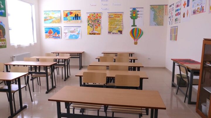 Dy profesorë rrihen brenda shkollës në Ferizaj Dy profesorë rrihen brenda shkollës në Ferizaj