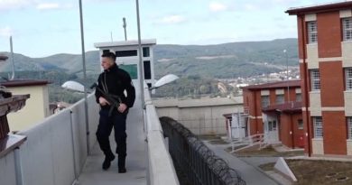 U gjet i varur në qeli: I burgosuri ishte i dënuar për dhunimin e dy të miturave