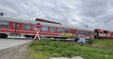 Aksident mes trenit dhe një veture në Grabovc