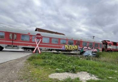 Aksident mes trenit dhe një veture në Grabovc