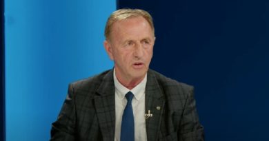 425 euro vetëm në letër? Punëtorët teknikë në Klinë pa rritje page, Azemi paralajmëron ndalim të punës