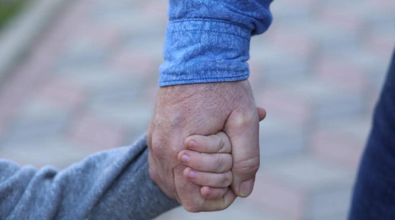 Tragjedi që rrëqeth shpirtin në Vushtrri – babai i merr jetën aksidentalisht djalit 4-vjeçar në oborrin e shtëpisë Tragjedi që rrëqeth shpirtin në Vushtrri – babai i merr jetën aksidentalisht djalit 4-vjeçar në oborrin e shtëpisë