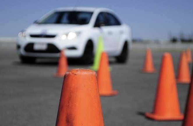 Tentuan të manipulojnë testin për patentë shoferi në Mitrovicë, kapen 2 persona – sekuestrohen 2 mijë euro