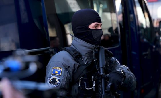 Arrestohet një paramilitar serb për krime lufte gjatë viteve 98-99 në Kosovë Arrestohet një paramilitar serb për krime lufte gjatë viteve 98-99 në Kosovë