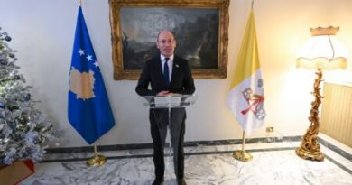 Ambasadori Miftari në Vatikan e konfirmon se u shkarkua nga Albulena Haxhiu