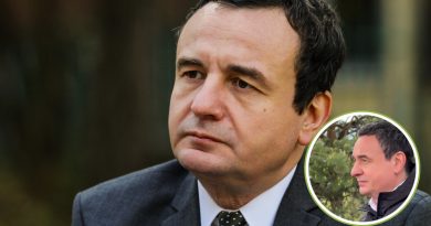 Drenicaku nuk ia zgjat dorën Albin Kurtit gjatë homazheve