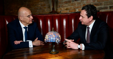 Ministri i Mbrojtjes së Greqisë në Kosovë, takohet me Kurtin