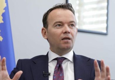 “Mos fol broçkulla…” – Dëshmi të reja se si Faton Peci kishte ushtruar presion ndaj zyrtarëve për skandalin e granteve