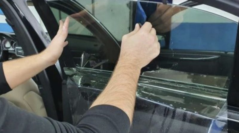 “Bëhet llugë”, tani Qeveria thotë se nuk lejohen xhamat e zi – “vetëm nga fabrika”