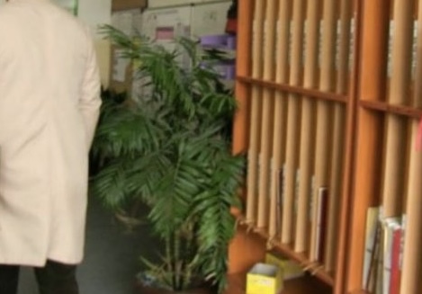 Tronditëse: 7 vjeçarja në Vushtrri ngacmohet nga punëtori teknik i shkollës