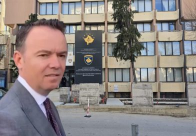 VOX Kosova siguron e-mailat zyrtare që tregojnë ndërhyrjen brutale të Faton Pecit në dhënien e granteve