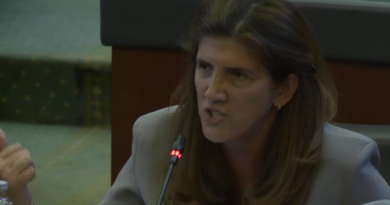 “Ju e shihni Skenderajn si xhungël”, “A po i qet përjashta”, Musliu kapet në Kuvend me VV-në për semaforët në Skenderaj