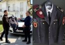 Emocionuese: I biri nderon veteranin e UÇK-së nga Mitrovica me uniformë për ditëlindje
