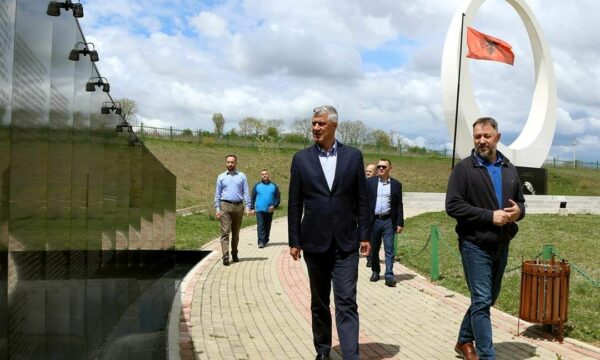 Reagon Sami Lushtaku: Hashim Thaçi burrështetas që përfaqëson një epokë të tërë, historia nuk i fal ata që zgjedhin anën e turpit