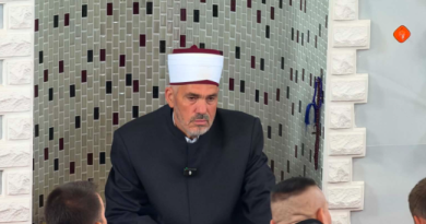 “Bomani hallall”: Mulla Osmani mban ligjeratën e fundit në xhami, përshëndetet me xhematin