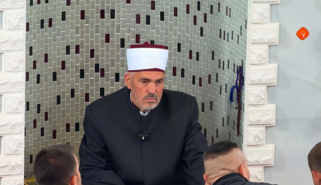 “Bomani hallall”: Mulla Osmani mban ligjeratën e fundit në xhami, përshëndetet me xhematin