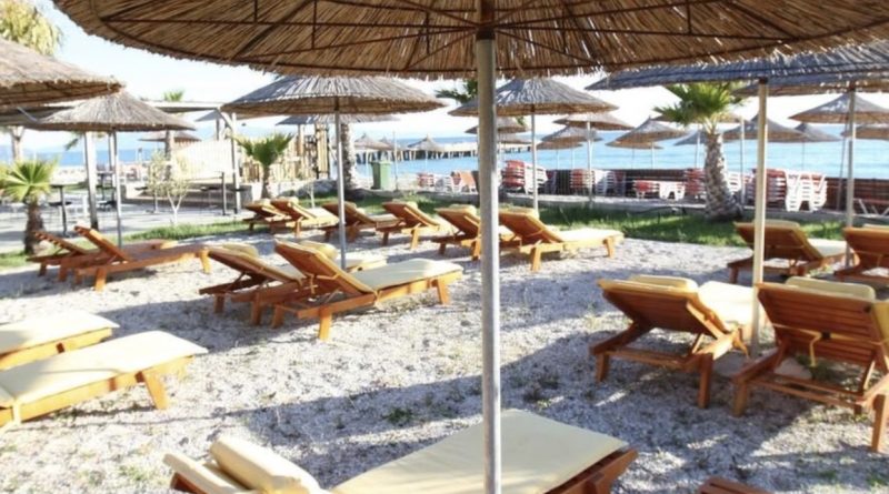 Në prag të sezonit veror, kryetarja e Bashkisë së Vlorës: S’ka më shezlongë 20 euro, maksimumi 700 lekë