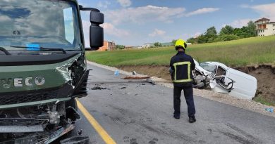 Vdes një 47 vjeçar në aksident, u përfshi një kamion i FSK-së