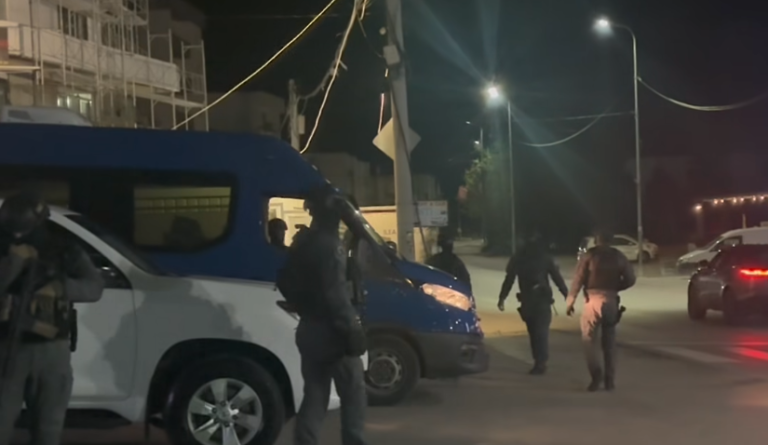 Bastisje, protesta në rrugë e Njësi Speciale me maska: Çka ndodhi mbrëmë në Skënderaj?