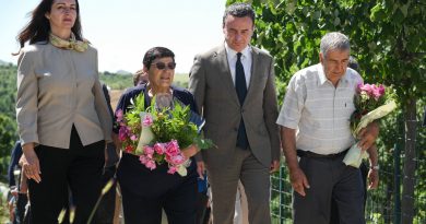 Përvjetori i Arbënor Deharit shënohet me homazhe dhe kujtime për veprimtarinë e tij Përvjetori i Arbënor Deharit shënohet me homazhe dhe kujtime për veprimtarinë e tij