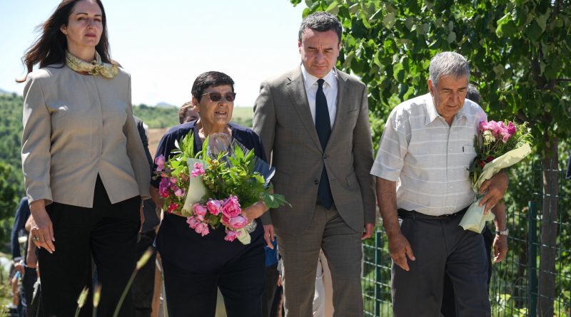 Përvjetori i Arbënor Deharit shënohet me homazhe dhe kujtime për veprimtarinë e tij Përvjetori i Arbënor Deharit shënohet me homazhe dhe kujtime për veprimtarinë e tij