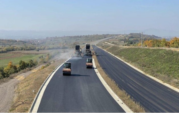 Ministria pagoi 43 mijë euro për punë të pakryera në Autostradën e Gjilanit