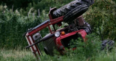 E rëndë: Vdes një person në Klinë pasi u rrokullis me traktor