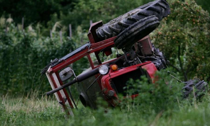E rëndë: Vdes një person në Klinë pasi u rrokullis me traktor E rëndë: Vdes një person në Klinë pasi u rrokullis me traktor