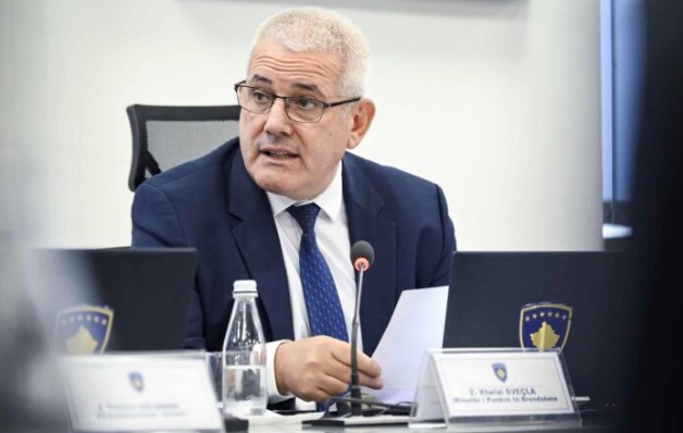 Arrestohet mergimtari që dyshohet se kanosi ministrin Sveçla përmes rrjeteve sociale