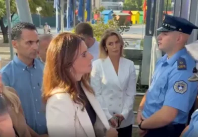 PDK e AAK kërkojnë të hyjnë në Qeveri, polici: Do ta pyes Kurtin nëse pranon t’ju takojë PDK e AAK kërkojnë të hyjnë në Qeveri, polici: Do ta pyes Kurtin nëse pranon t’ju takojë