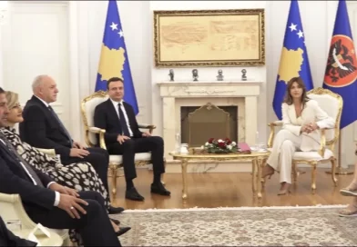 Haxhiut i shkojnë në takim veç njerëzit e partisë dhe minoritetet