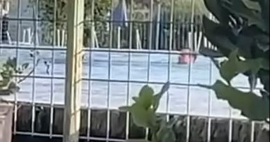 Publikohet një video e Kurtit duke notuar në një pishinë të Bajë të Malishevës, Musliu: Ky është realiteti i pushtetit që pretendon se është pranë qytetarëve